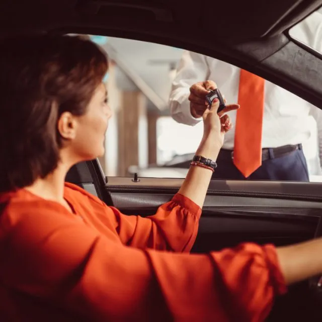 Leasing samochodowy dla firm na nowe auto marki Renault
